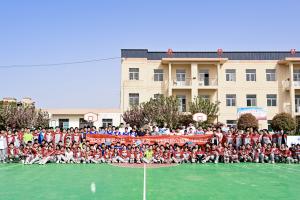 开云APP-直播吧公益篮球课走进骆峪学校 篮协主席&当红博主变身“孩子王”