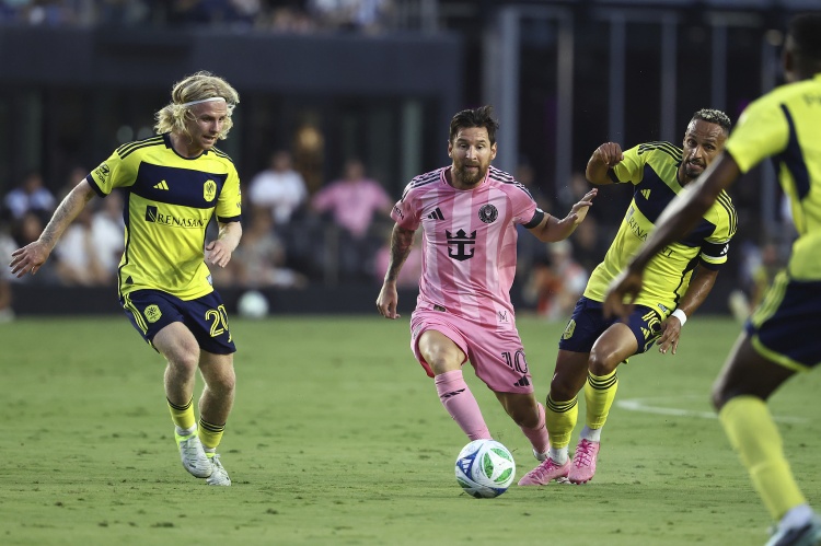 这是38岁?梅西1个多月俱乐部场场踢满9球3助,只在国家队有休息