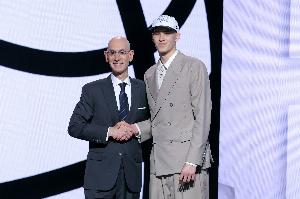 广撒网!篮网四个首轮秀完成夏联首秀 各出手5次&合计20中6