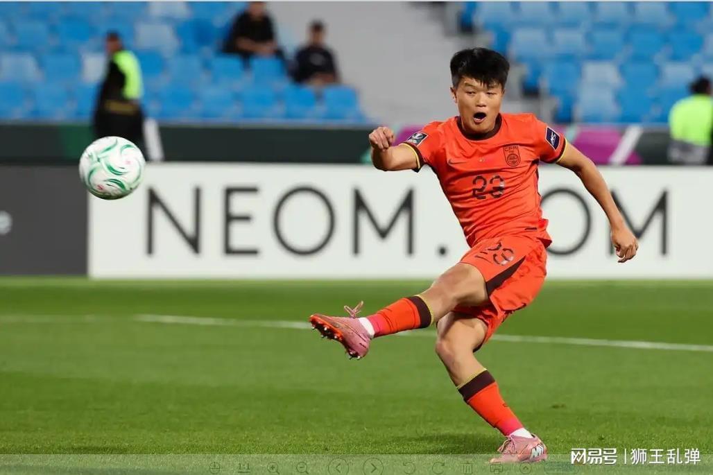 开云APP-泰山两位置拉响警报！错失杨希再失李昊？后防补强别偏科