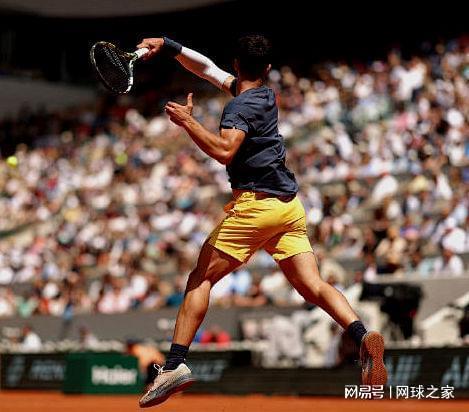 开云APP-阿昺张帅袁悦初五组团赢球，阿卡暴扫菲斯，小白菜完败丢冠